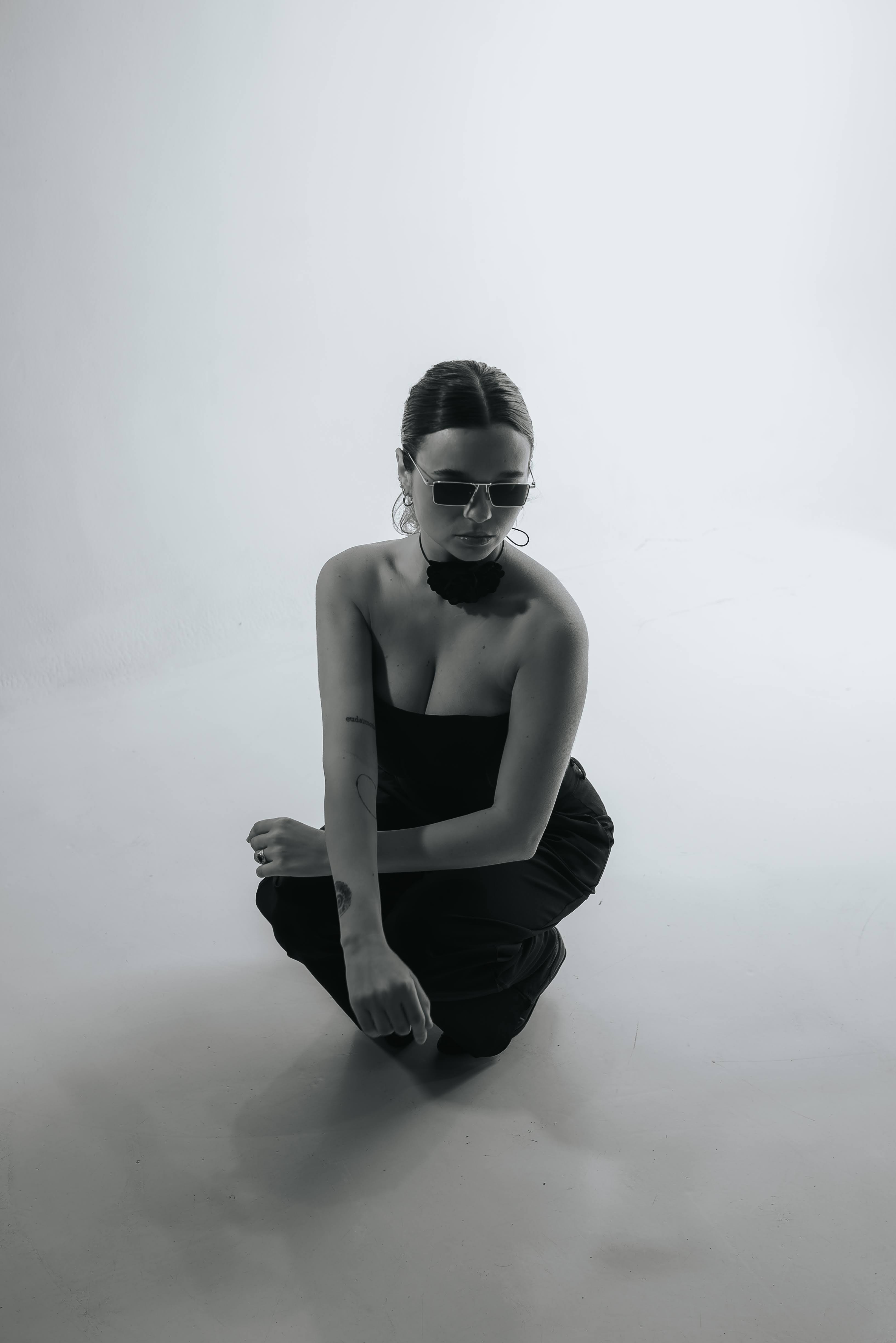 VIKKI en blanco y negro